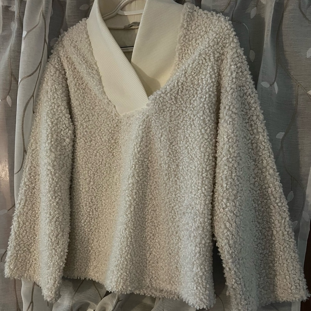 ZARA Trafaluc Brand! Great Price Styled Cozy Cream V-Neck Sweater